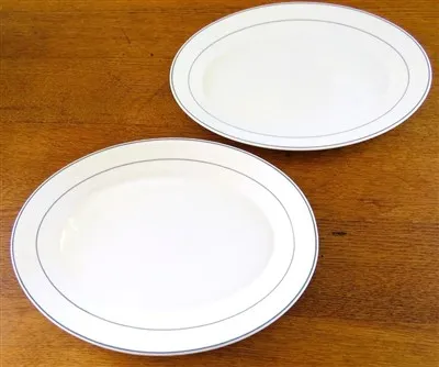 Talerz owalny ze szkła opalowego